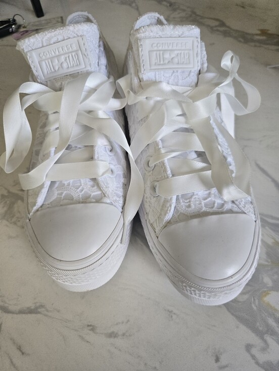 Converse Shoes - NWOT! Converse Women's White Lace Ribbon Platform Sneakers. Size 8